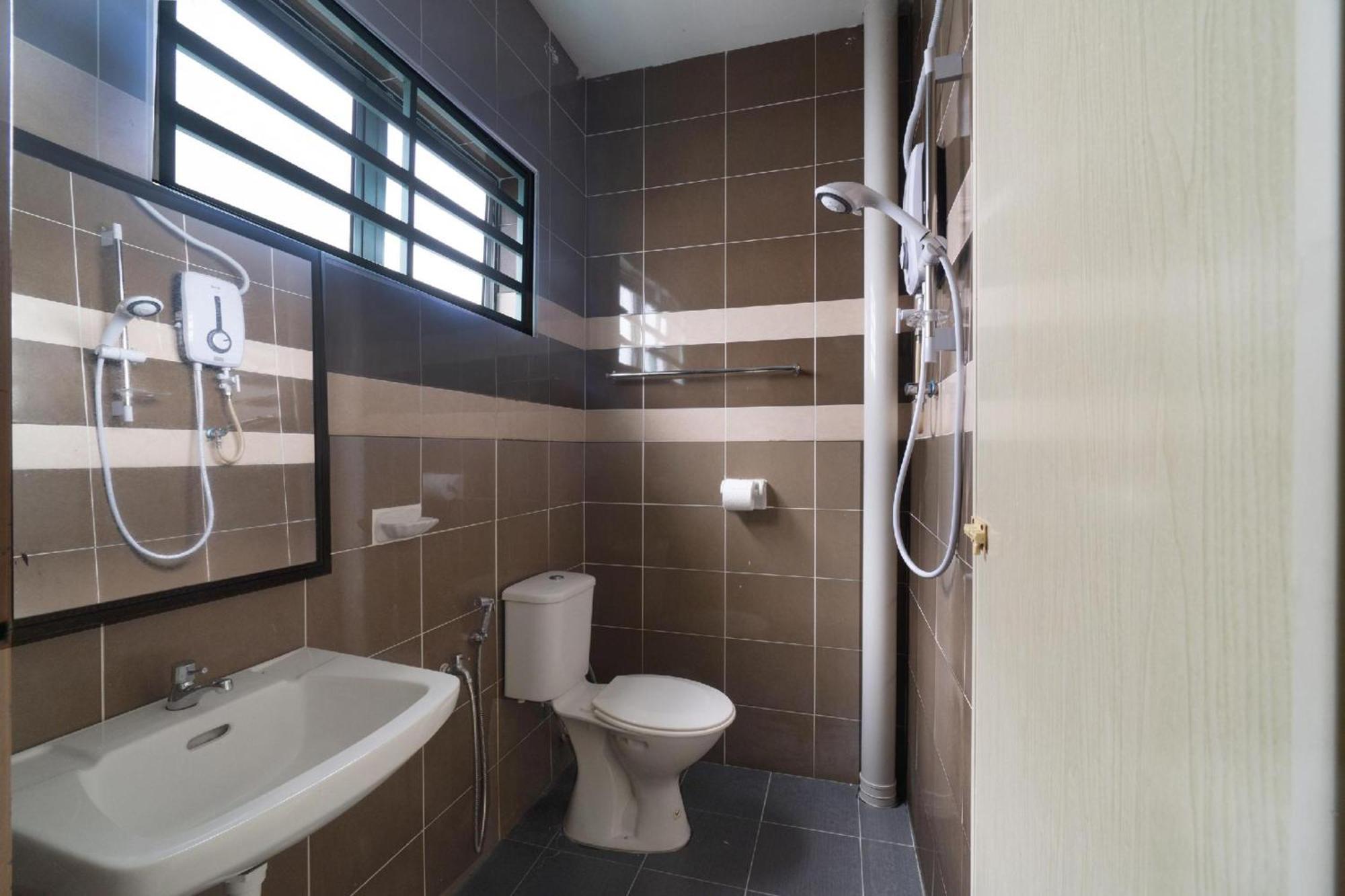 Oyo 91089 Motel Fasa 2B Seri Manjung Εξωτερικό φωτογραφία