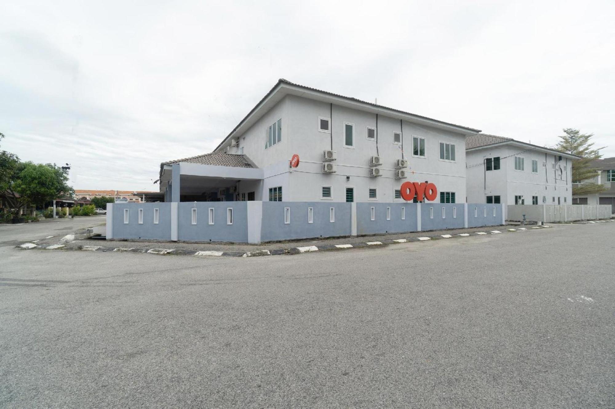 Oyo 91089 Motel Fasa 2B Seri Manjung Εξωτερικό φωτογραφία
